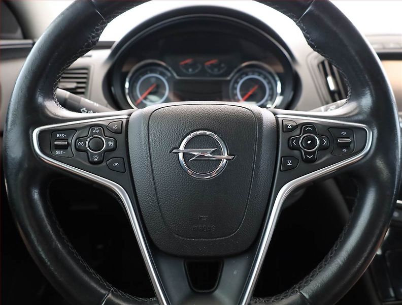 Opel Insignia (2017) 2.0 CDTI, 4X4, Automat - fotka 8 z 15
