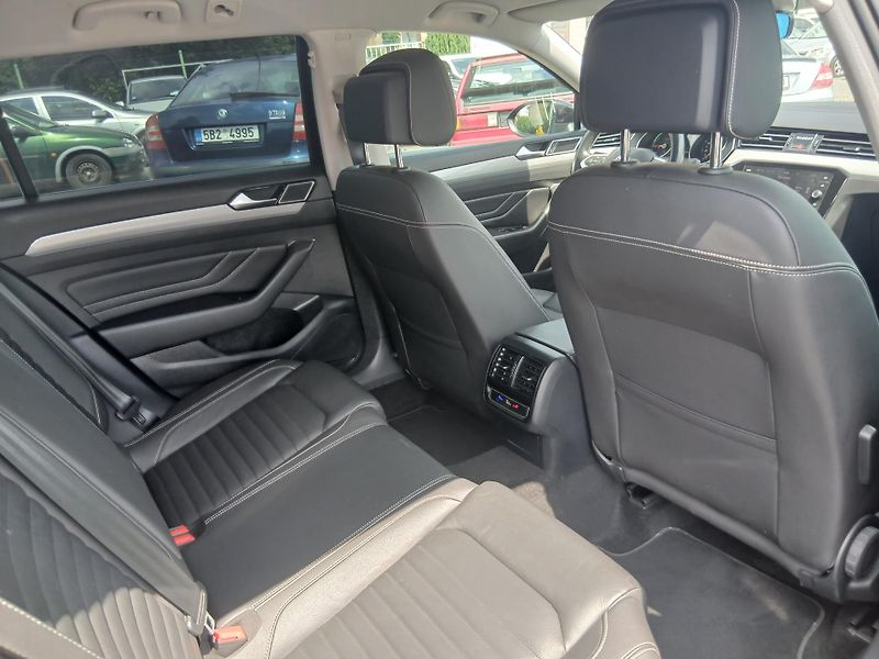 Volkswagen Passat GTE Plug-in hybrid, kůže - fotka 46 z 58