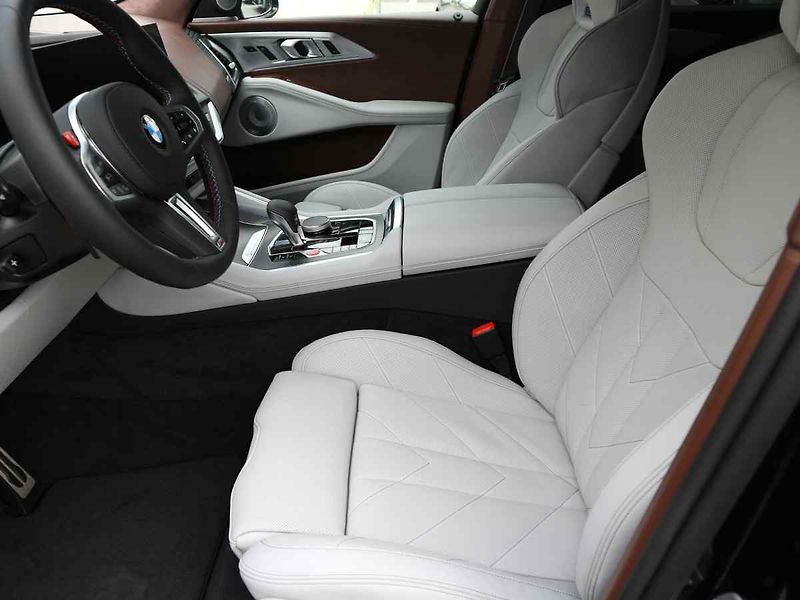 BMW XM (2026) - fotka 9 z 10