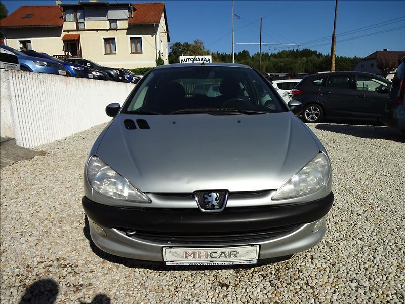 Peugeot 206 1,1 i - fotka 2 z 37