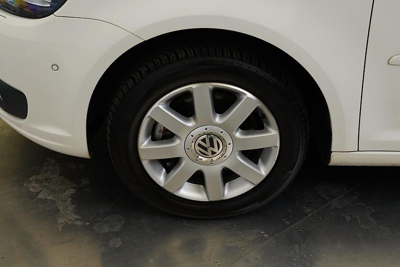 Volkswagen Touran - fotka 10 z 25