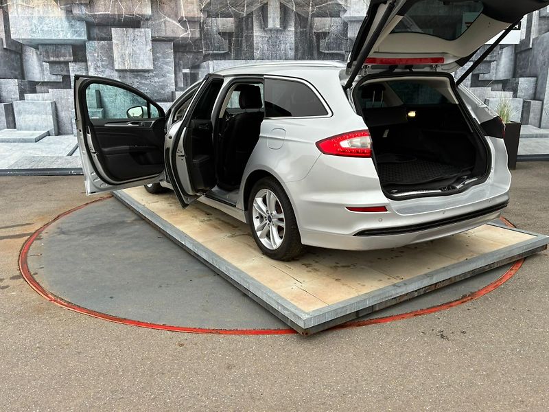Ford Mondeo (2015) 2.0TDCi, 110KW, TITANIUM - fotka 9 z 28