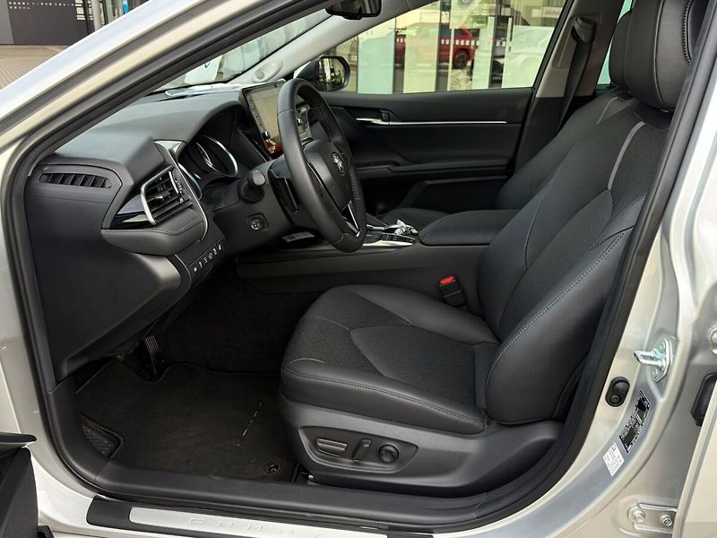 Toyota Camry 2,5 Hybrid  Executive VIP - fotka 8 z 20