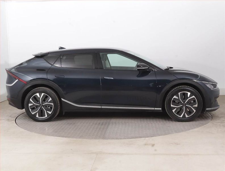 Kia EV6 (2023) RWD 77.4 kWh, SoH 100% - fotka 6 z 19