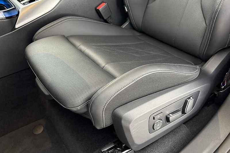 BMW X3 xDrive40d - fotka 7 z 25