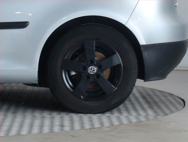 Volkswagen Golf (2004) 1.6 FSI, po STK - fotka 14 z 15