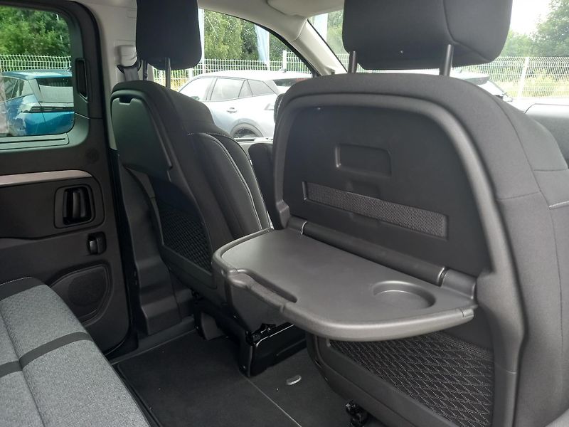 Peugeot Traveller (2026) Active L2 2.2 BlueHDi 150 man - fotka 13 z 26