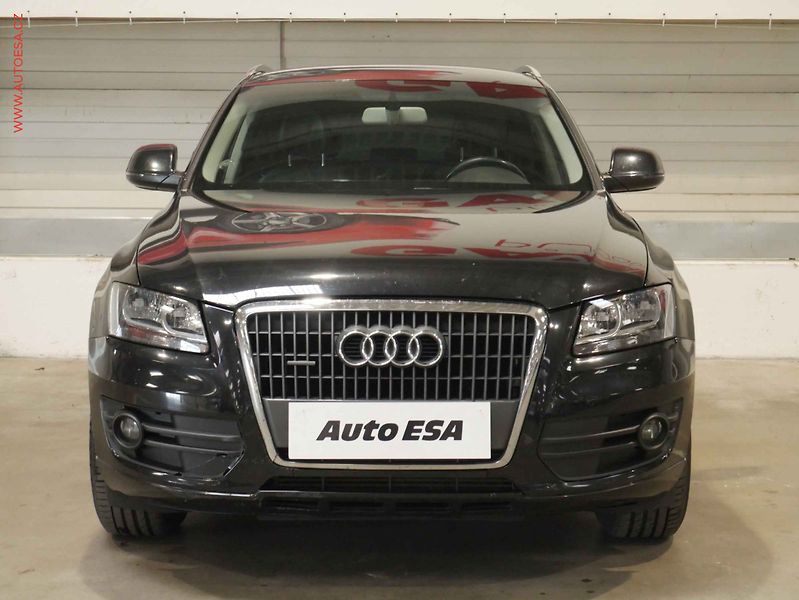 Audi Q5 (2012) 2.0 TDI, 2.maj, Kůže, AC - fotka 2 z 18