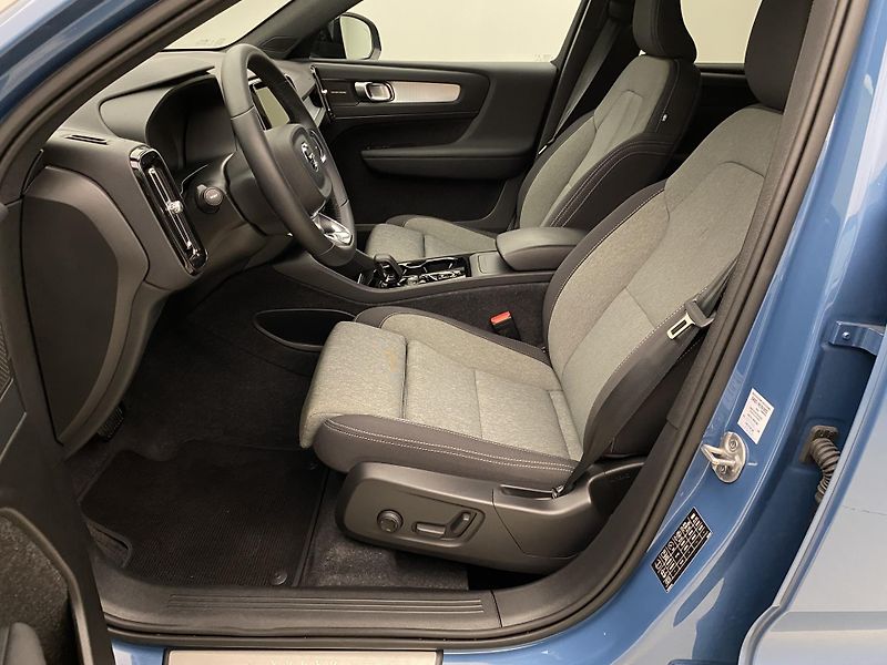 Volvo XC40 B4 DARK PLUS AUT  - fotka 3 z 56
