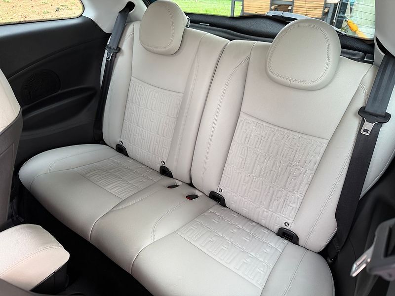 Fiat 500 LaPrima 42kWh JBL - fotka 11 z 34