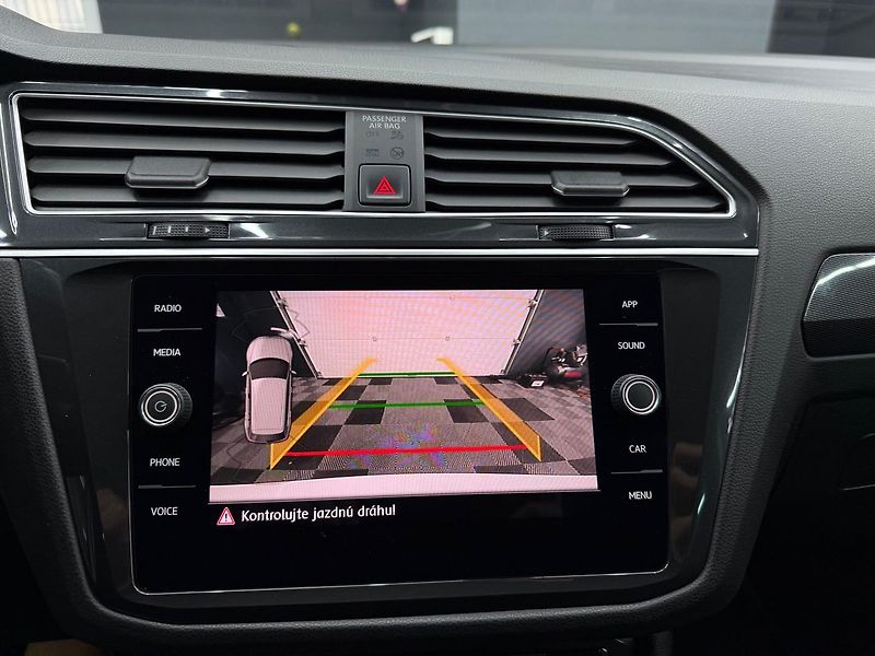 Volkswagen Tiguan (2020) 2.0 TDi DSG Highline - fotka 26 z 28