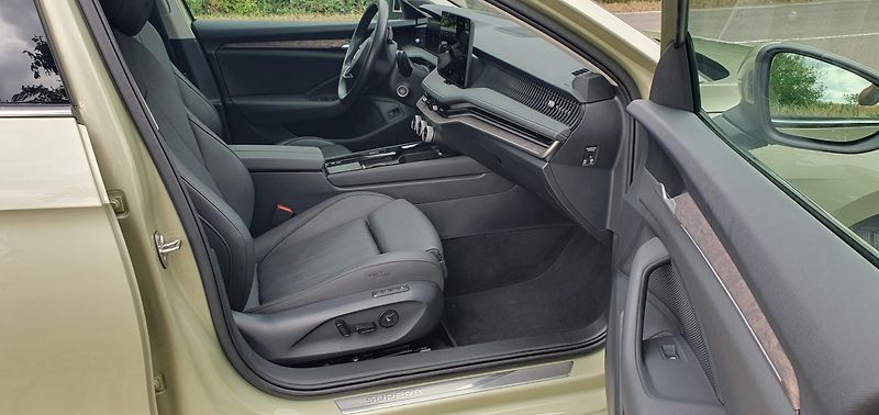 Škoda Superb (2024) 2.0tdi 142kw Dsg 4x4 L&K,ČR,1M - fotka 15 z 28