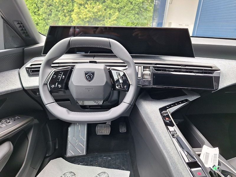 Peugeot 5008 (2026) BUSINESS Hybrid 145 e-DCS6 - fotka 15 z 16