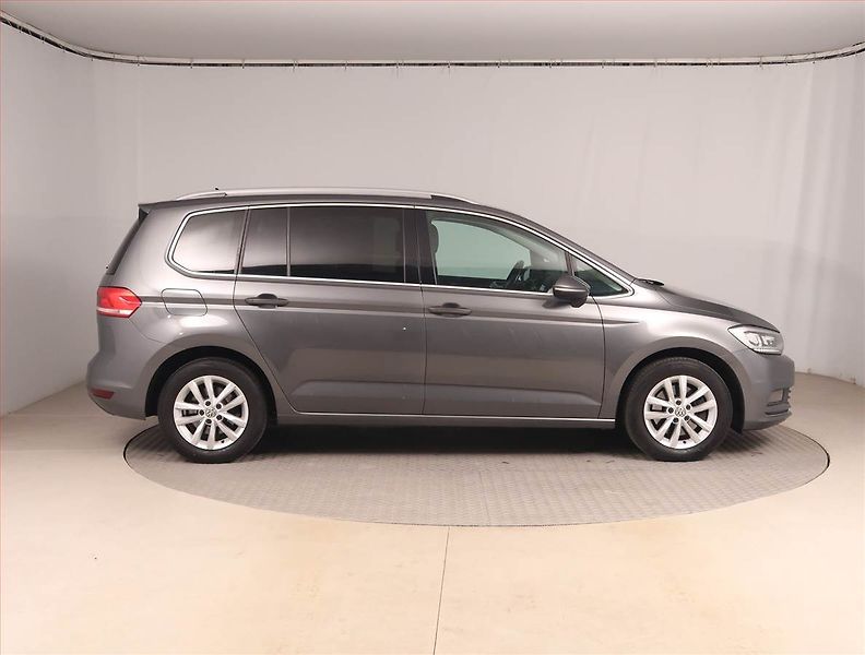 Volkswagen Touran (2018) Highline 1.8 TSI, Automat - fotka 6 z 18