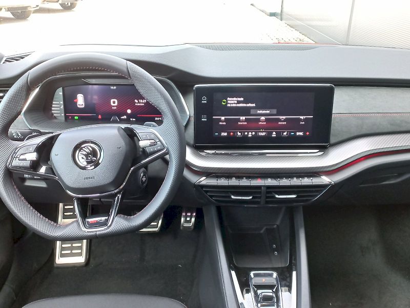 Škoda Octavia (2023) COMBI RS  2,0TSI DSG - fotka 14 z 26