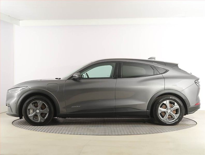 Ford Mustang Mach-E (2021) Standard Range RWD, SoH 94% - fotka 3 z 31