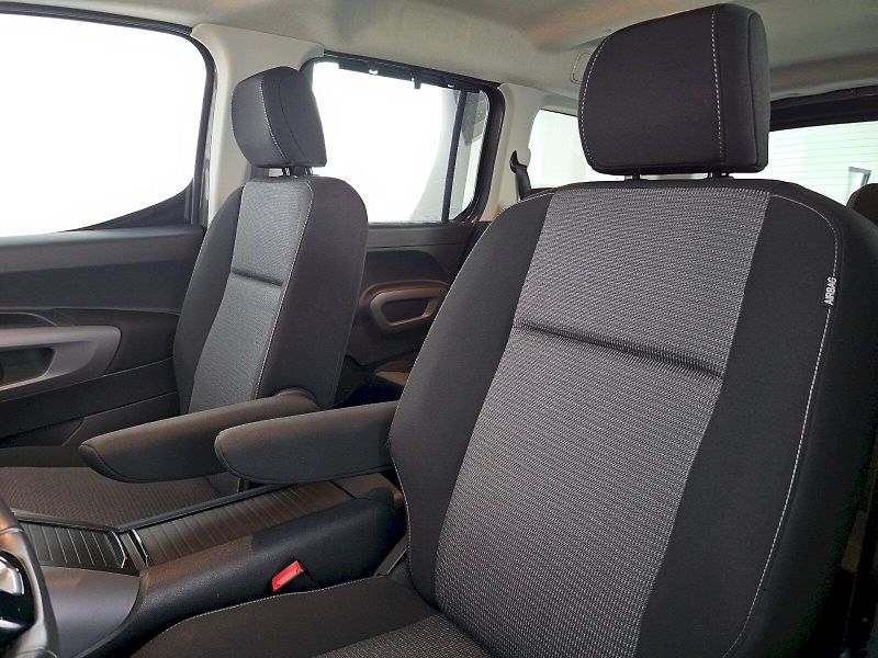 Toyota ProAce City Verso (2024) Long 1.2T FAMILY - fotka 26 z 30