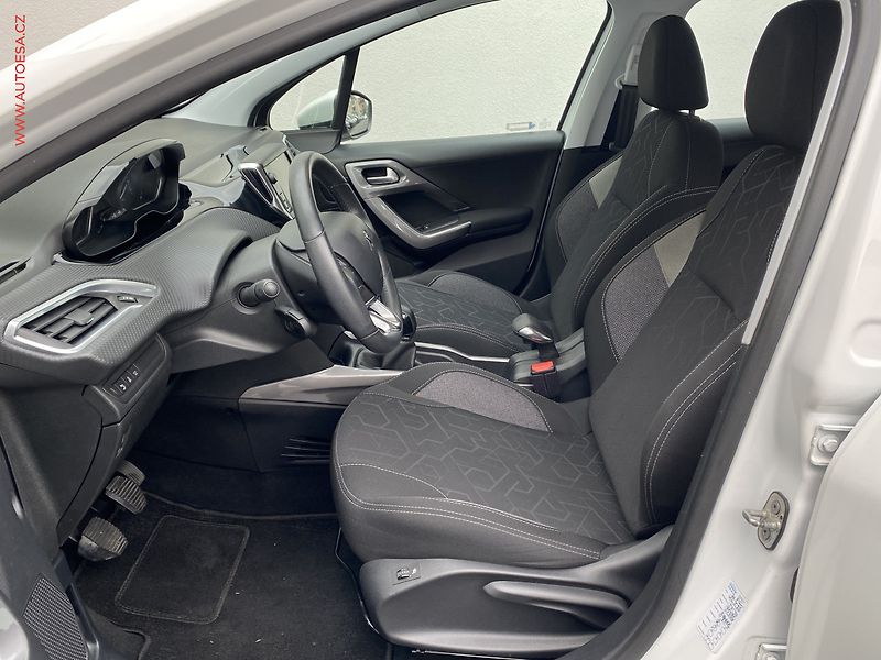 Peugeot 2008 (2017) 1.2 PT, ČR, GT Line - fotka 9 z 18