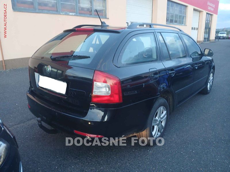 Škoda Octavia (2012) 1.6 TDi, AC, výhřev sed - fotka 2 z 3