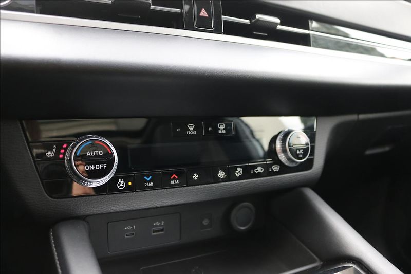 Mitsubishi Outlander 2,4 PHEV, 7míst, Tažné - fotka 24 z 56