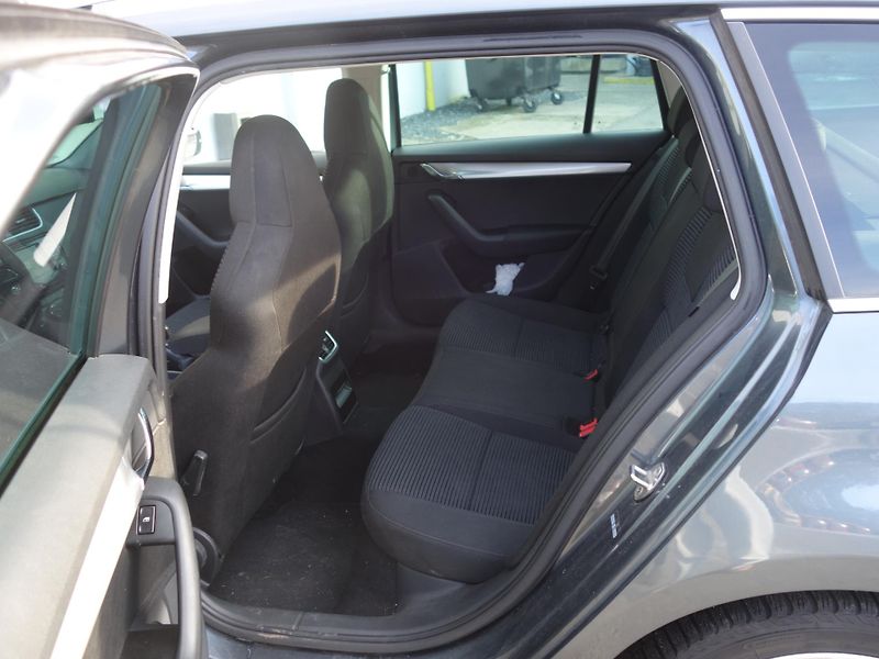 Škoda Octavia (2016) Combi Style 2.0 TDi DSG Xenony - fotka 16 z 17