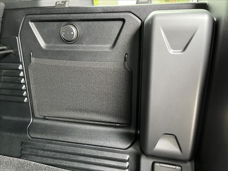 Land Rover Defender (2026) 110 V8 P540 OCTA SATIN* - fotka 12 z 48