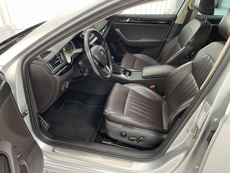 Škoda Superb 2.0 TDi 110 kw REZERVACE - fotka 25 z 33