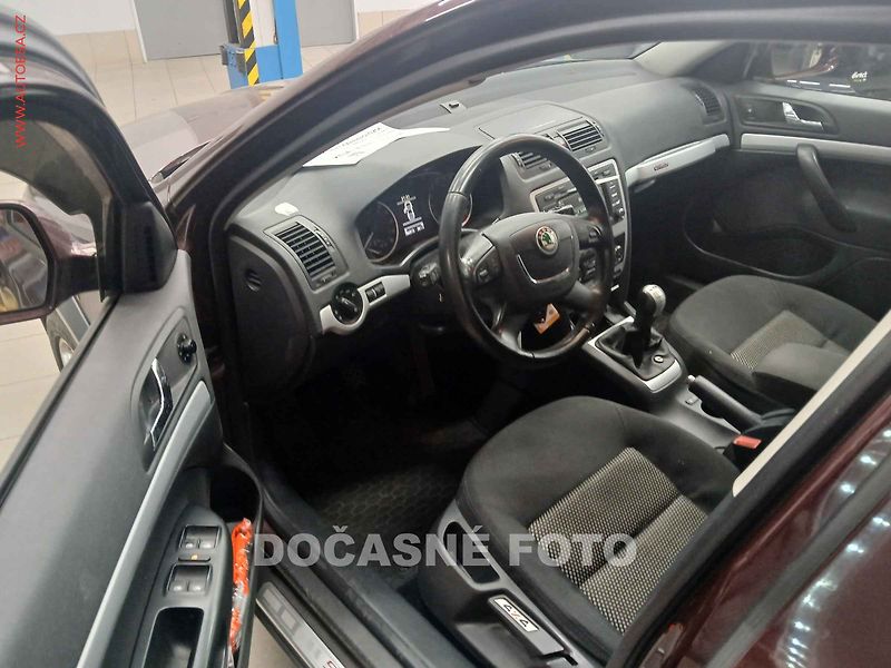 Škoda Octavia (2010) 2.0 TDI 4x4, ČR, Scout, bixen - fotka 3 z 3