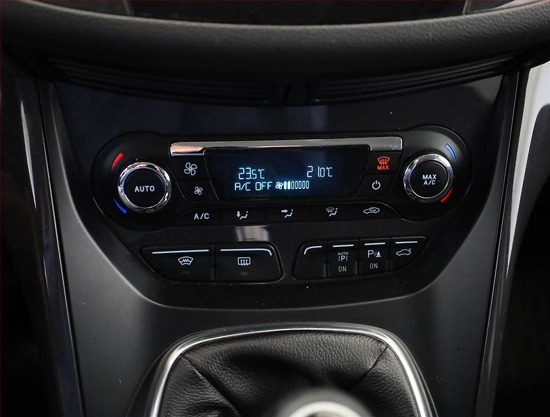 Ford Kuga (2014) Trend 2.0 TDCi, 4X4, Navi - fotka 11 z 20