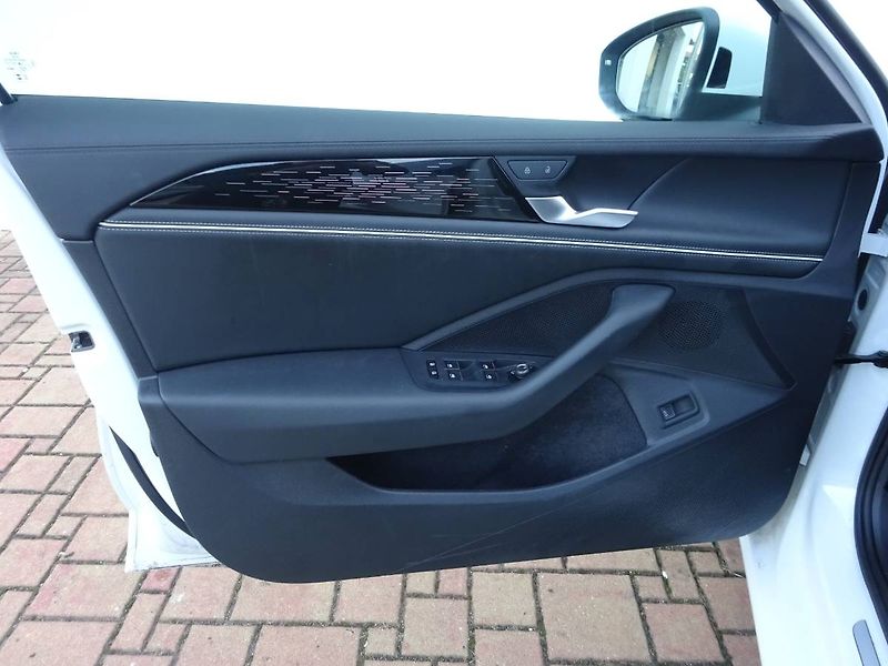 Volkswagen Passat (2024) 2,0TDi /110kW Elegance DSG - fotka 7 z 30
