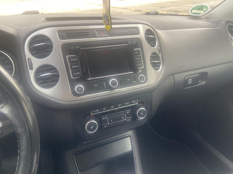 Volkswagen Tiguan (2014) 2.0 TDI - R-line CUP 4x4 - fotka 36 z 47