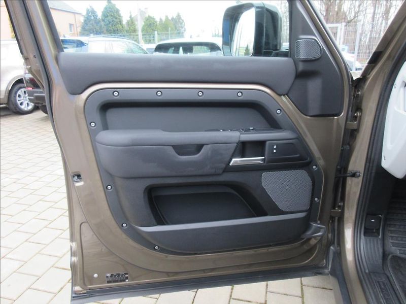 Land Rover Defender 2,0 D200 110,1.Maj, ČR, DPH - fotka 13 z 44