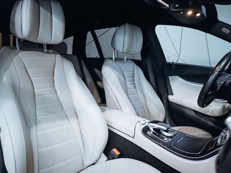 Mercedes-Benz Třídy E E 400d 4MATIC AMG - TOP - fotka 23 z 27