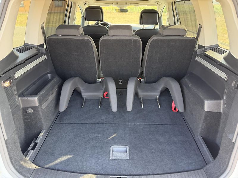 Volkswagen Touran 1.4 TSI PANO ALCANTARA MASÁŽ - fotka 34 z 44