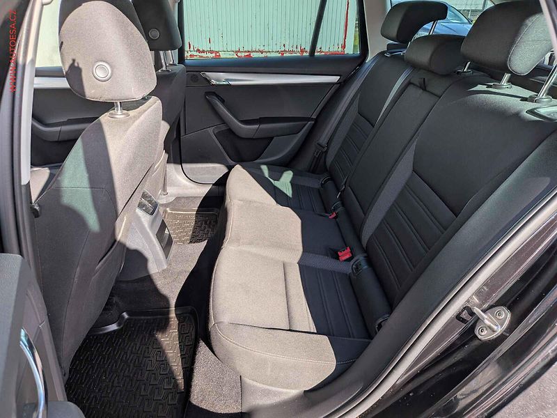 Škoda Octavia (2019) 1.5TSi, ČR, AC, výhřev sed - fotka 11 z 15