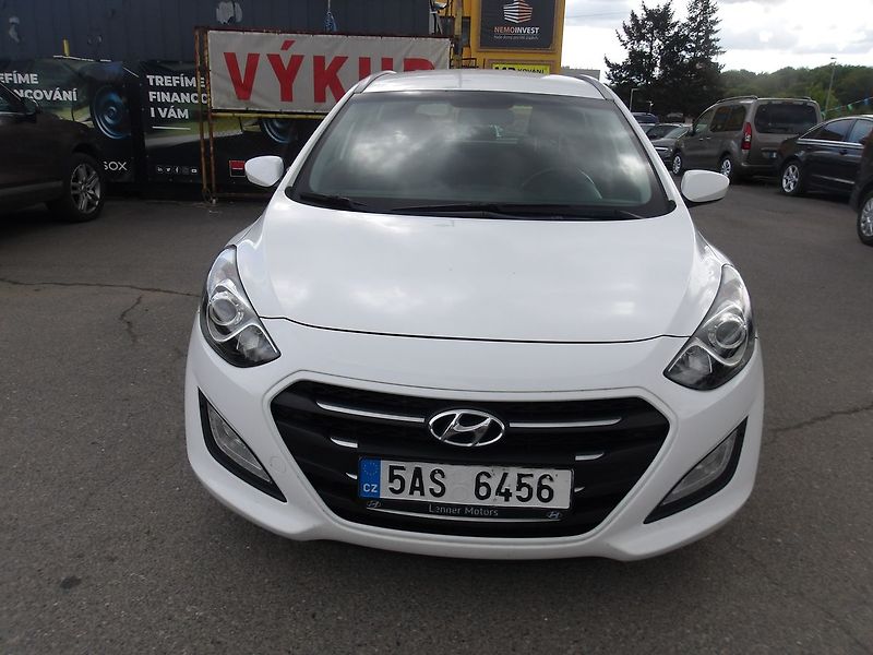 Hyundai i30 1,6i ČR - fotka 4 z 27