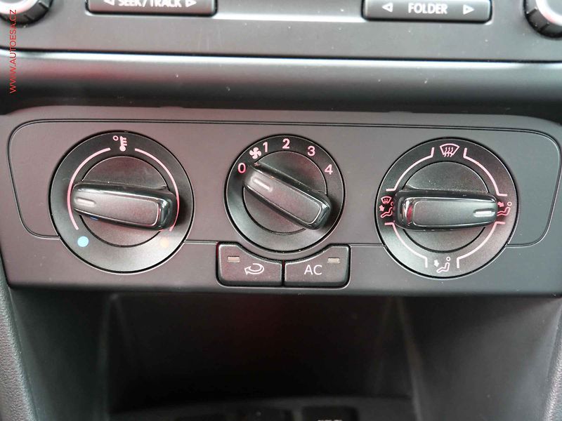 Volkswagen Polo (2013) 1.2i, servis.kniha, AC - fotka 12 z 14