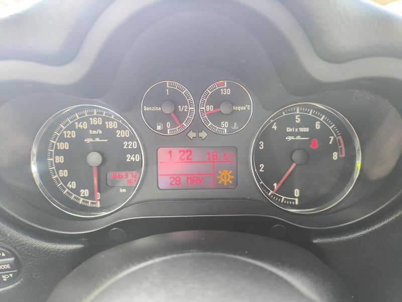 Alfa Romeo 147 (2006) 1.6 16V DOLOŽENÉ KM.NOVÁ STK - fotka 18 z 23