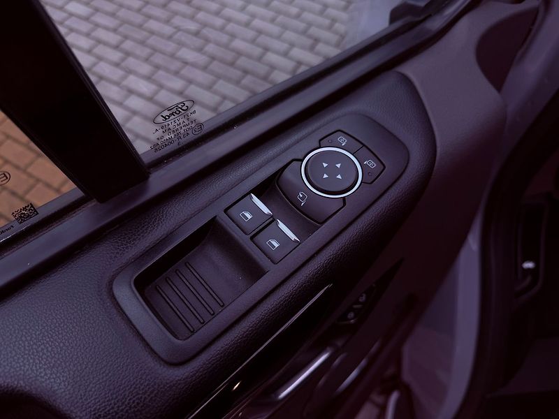 Ford Tourneo Custom 2.0 TDCi Active Aut., ČR, 1.Ma - fotka 16 z 34
