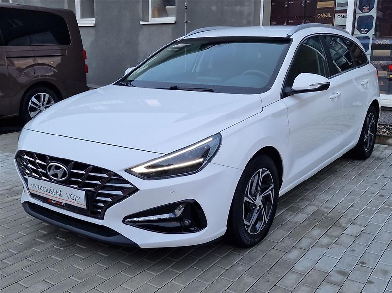 Hyundai i30 1.0 T-Gdi Family Smart Kombi - fotka 5 z 50
