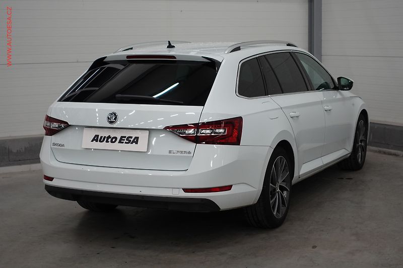 Škoda Superb (2017) 2.0TDi, L&K, DSG, bixen, kůže - fotka 4 z 24