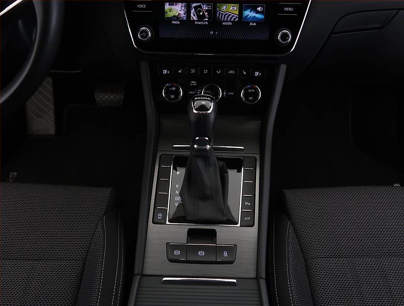 Škoda Superb (2023) Style 2.0 TDI, digi klima - fotka 13 z 29