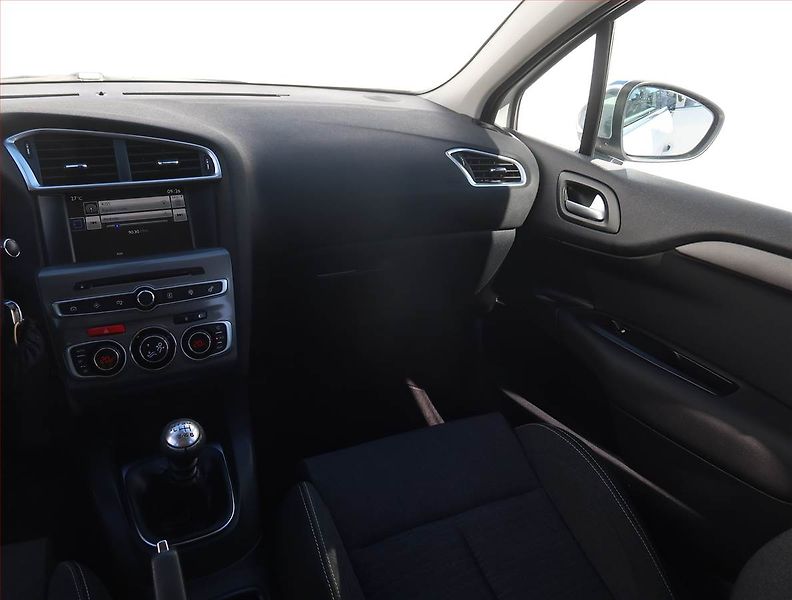 Citroën C4 (2017) 1.6 BlueHDi, Navi, Tempomat - fotka 8 z 20