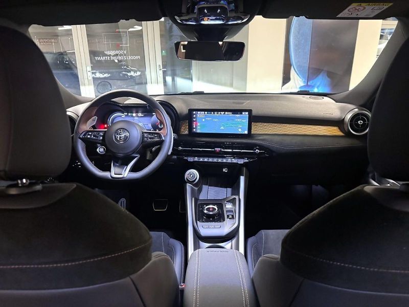 Alfa Romeo Tonale (2026) 1.6 JTDm 130k TCT6 INTENSA *62 - fotka 21 z 21