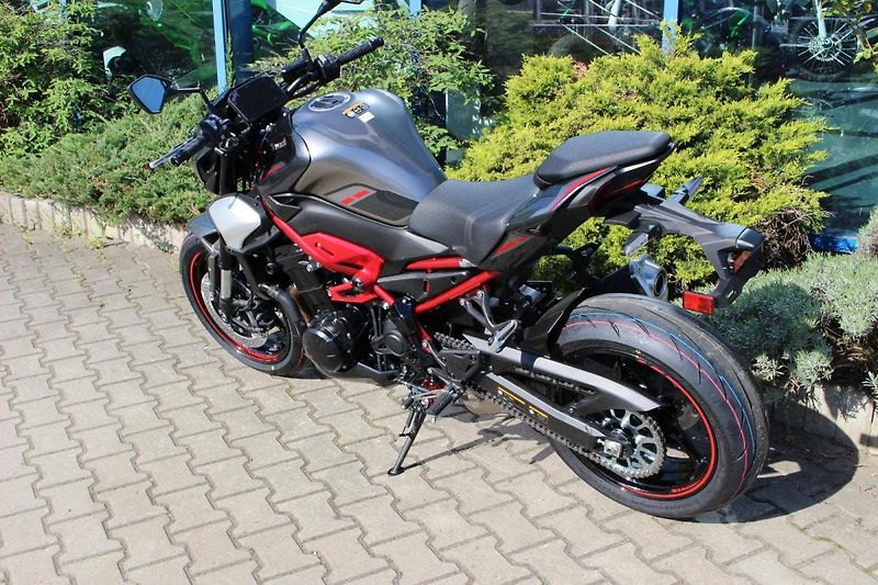 Kawasaki Z 900 (2025) NOVINKA 2025 TOP AKCE - fotka 5 z 7