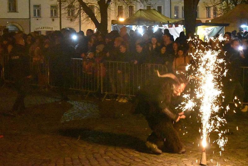 Krampusové a ďábelská vozidla