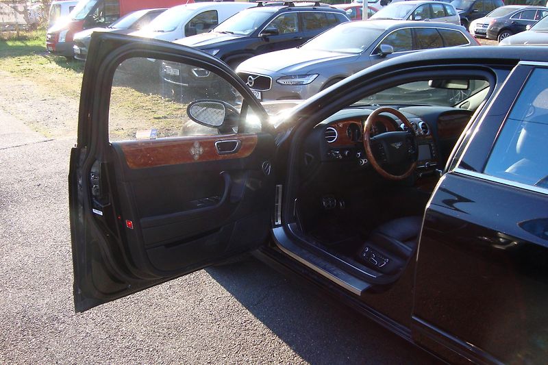Bentley Continental Flying Spur (2006) 6.0 V12 TwinTurbo - fotka 12 z 54