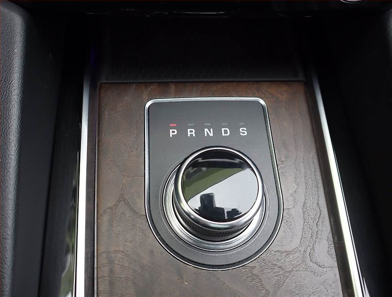 Jaguar F-Pace (2018) 30d AWD, 4X4, Automat - fotka 13 z 21