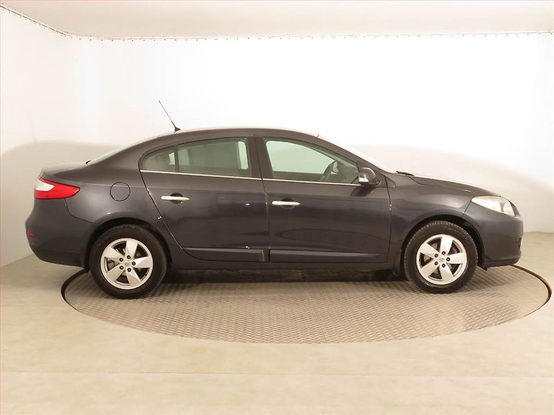 Renault Fluence (2010) 1.6 16V, Tempomat - fotka 6 z 15