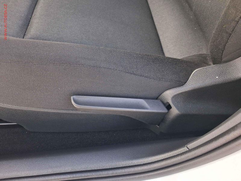 Škoda Rapid (2018) 1.0 TSi, AC, výhřev sed - fotka 14 z 17